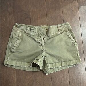Vineyard Vines Olive Green Women's Shorts 00